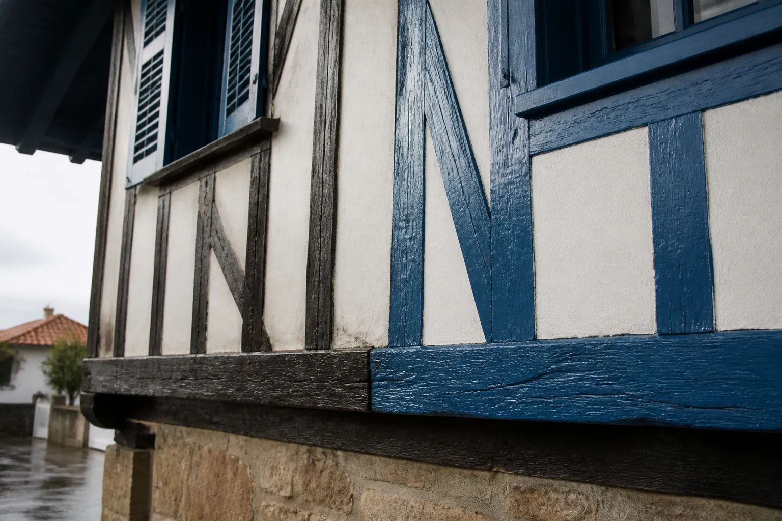 Façade néo-basque : l'erreur de couleur sur les colombages