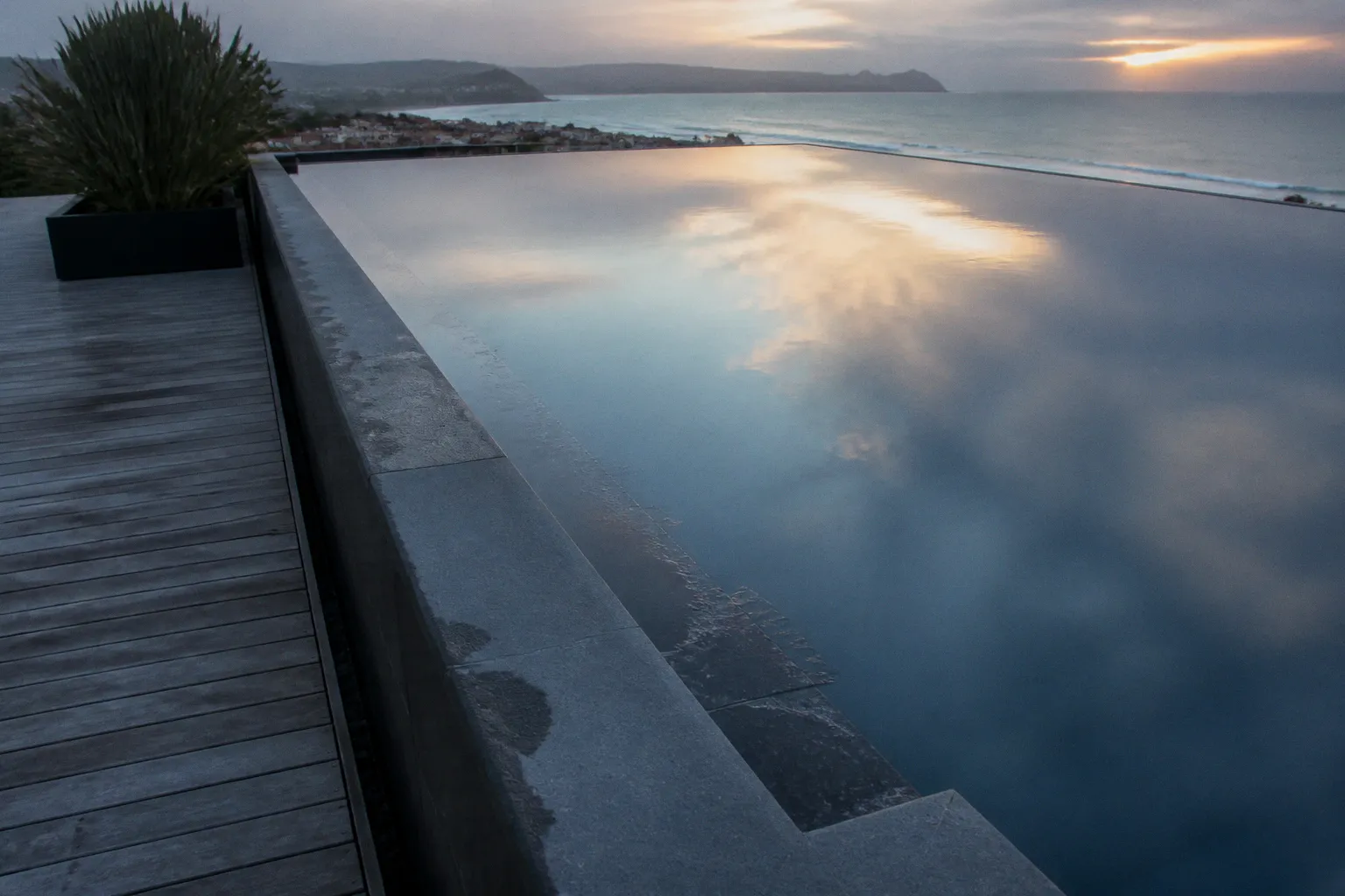 Piscine miroir : le secret des villas d'exception