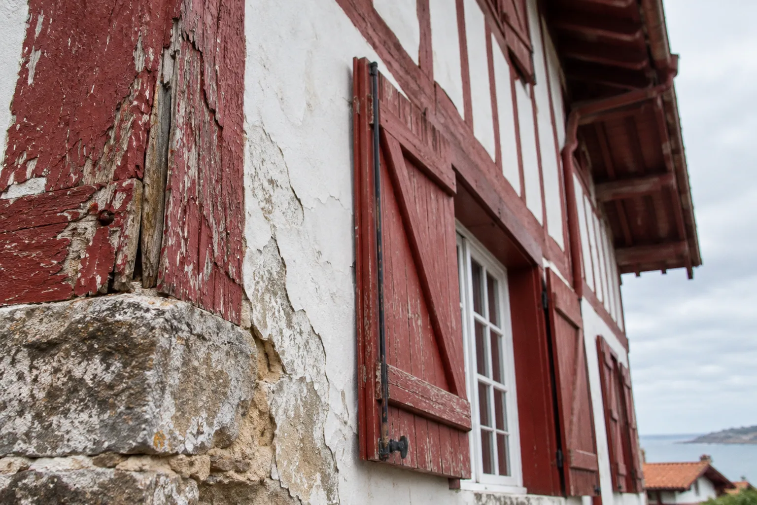 Rénovation de villa néo-basque : les erreurs qui dénaturent